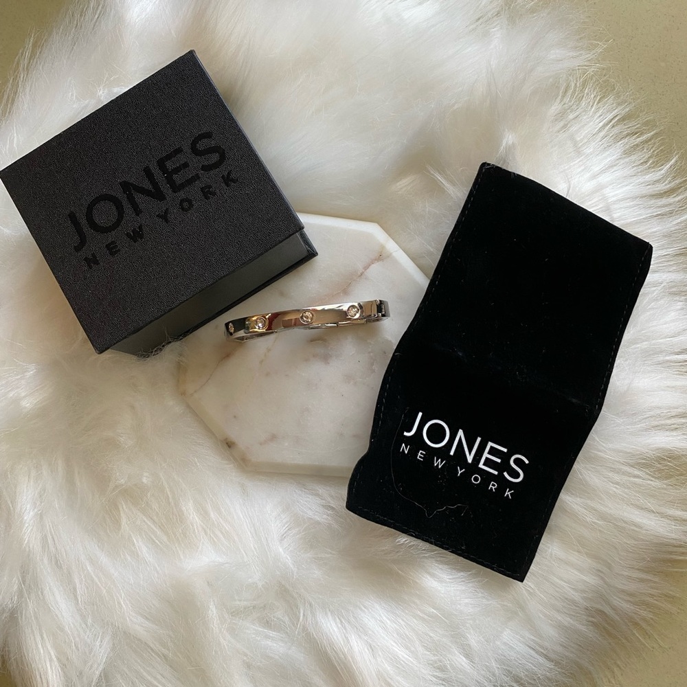 EUC jones New York ladies metal silver/crystal bracelet bangle clasp 5 stones - Picture 2 of 5